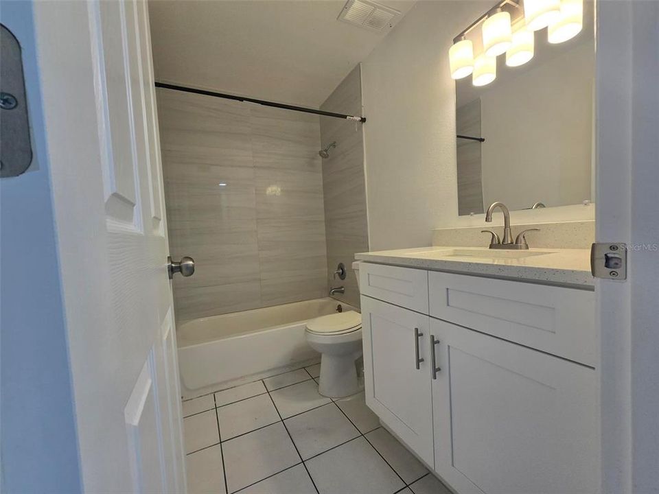 For Rent: $1,350 (1 beds, 1 baths, 760 Square Feet)