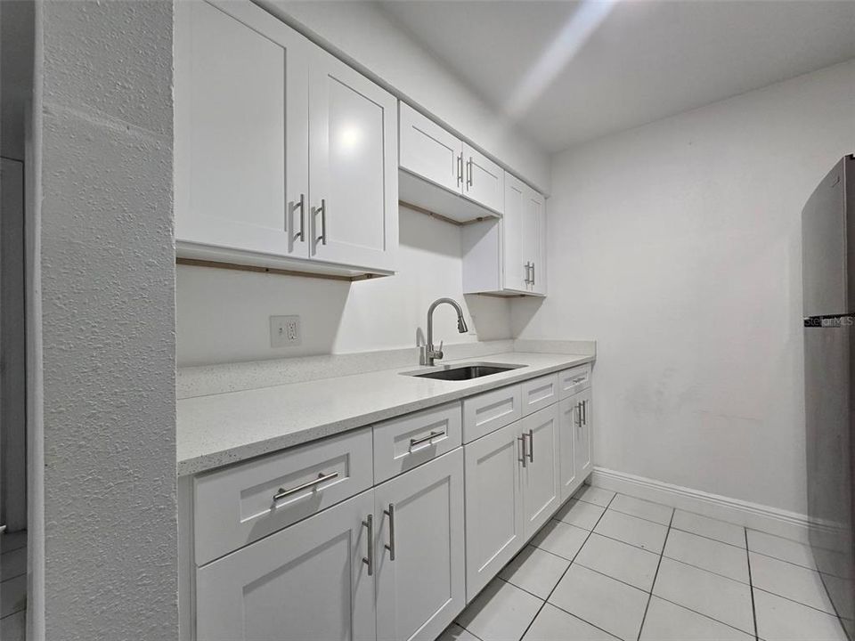For Rent: $1,350 (1 beds, 1 baths, 760 Square Feet)