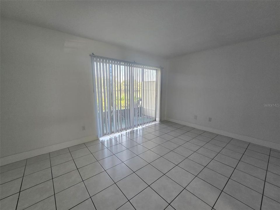 For Rent: $1,350 (1 beds, 1 baths, 760 Square Feet)