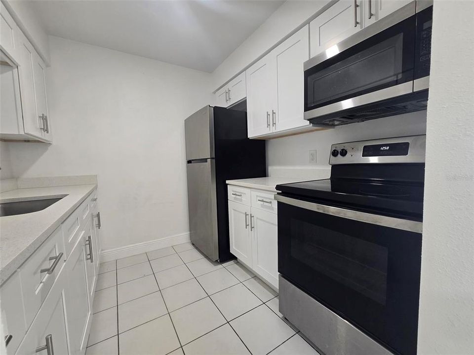 For Rent: $1,350 (1 beds, 1 baths, 760 Square Feet)