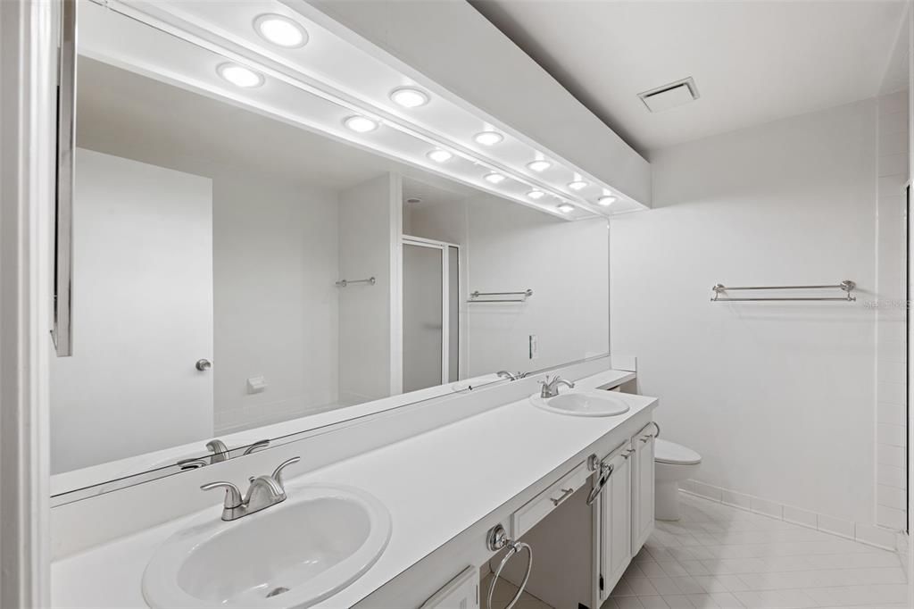 For Sale: $250,000 (2 beds, 2 baths, 1334 Square Feet)