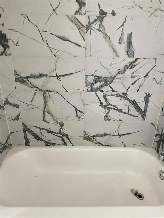 Activo con contrato: $24,000 (3 camas, 2 baños, 1092 Pies cuadrados)