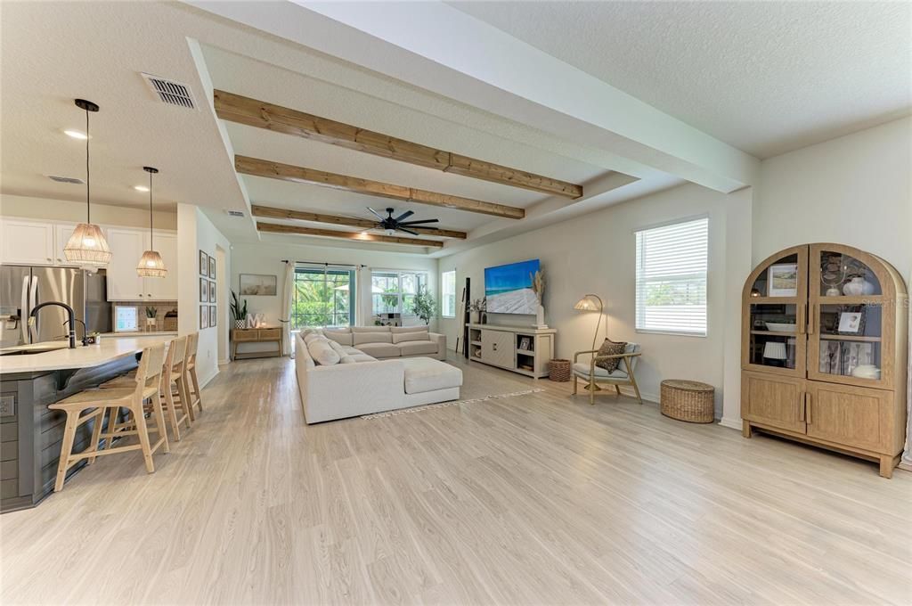 Под контрактом: $625,000 (4 спален, 3 ванн, 2340 Квадратных фут)