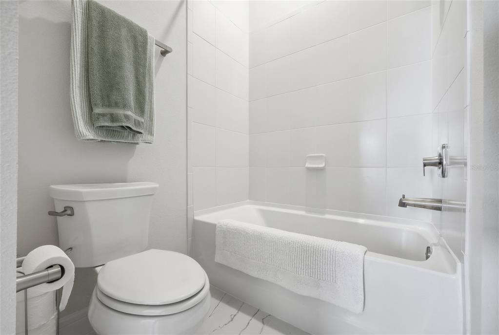 En Venta: $949,000 (3 camas, 3 baños, 2808 Pies cuadrados)