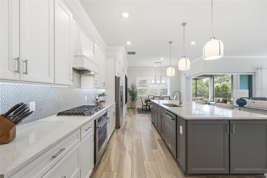 En Venta: $949,000 (3 camas, 3 baños, 2808 Pies cuadrados)