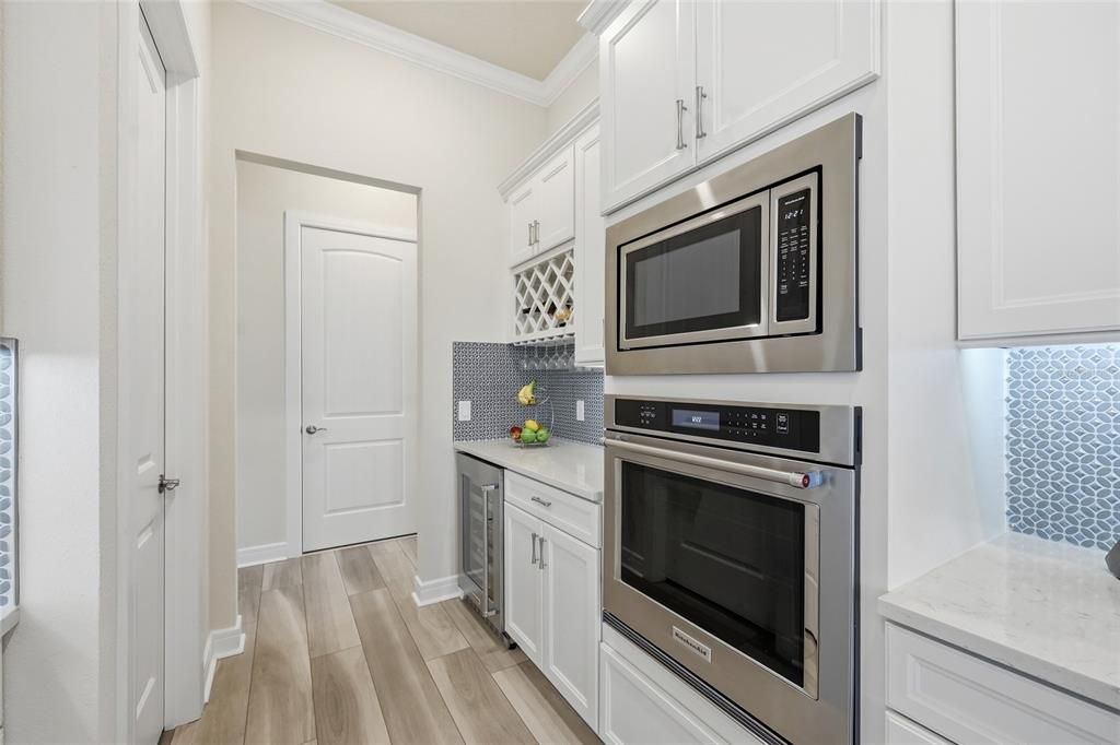 En Venta: $949,000 (3 camas, 3 baños, 2808 Pies cuadrados)