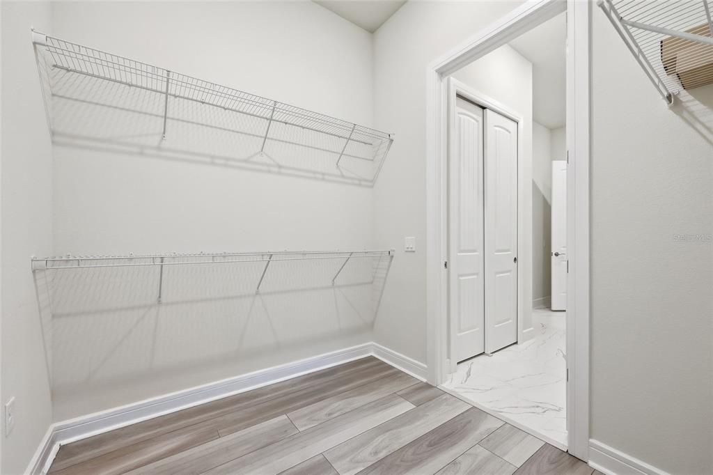 En Venta: $949,000 (3 camas, 3 baños, 2808 Pies cuadrados)