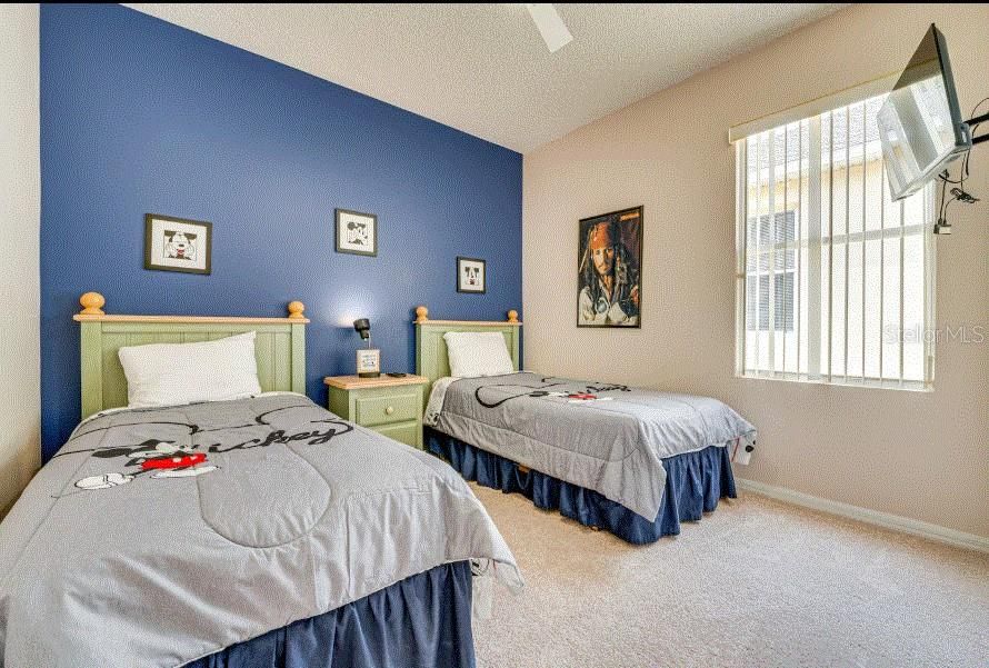 For Sale: $375,000 (5 beds, 3 baths, 1825 Square Feet)