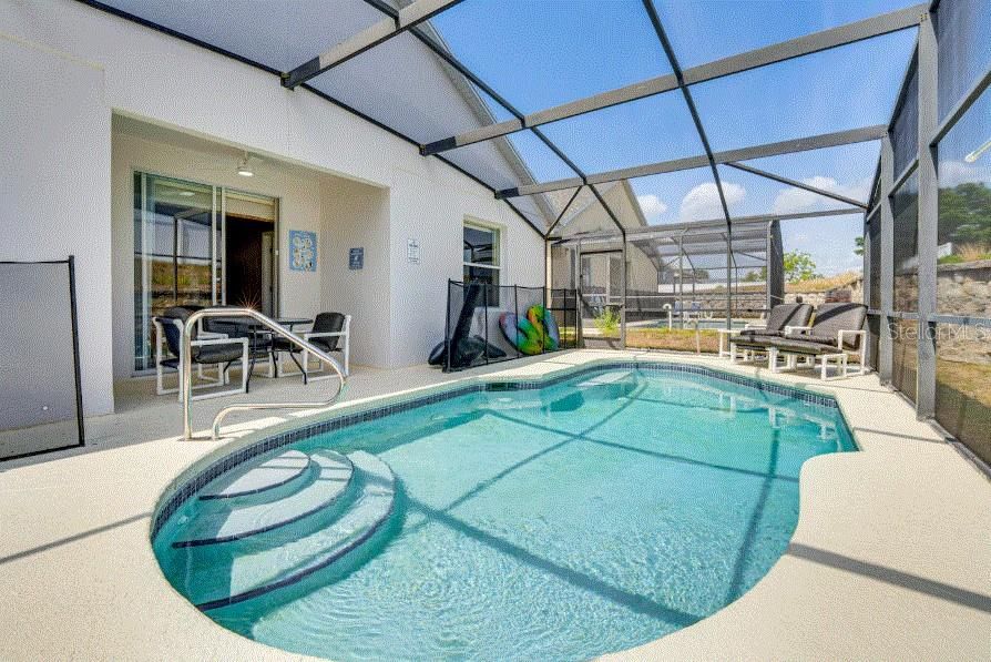 For Sale: $375,000 (5 beds, 3 baths, 1825 Square Feet)