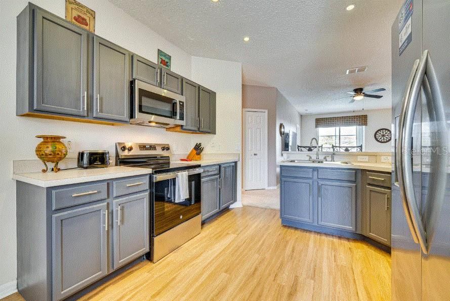 For Sale: $375,000 (5 beds, 3 baths, 1825 Square Feet)