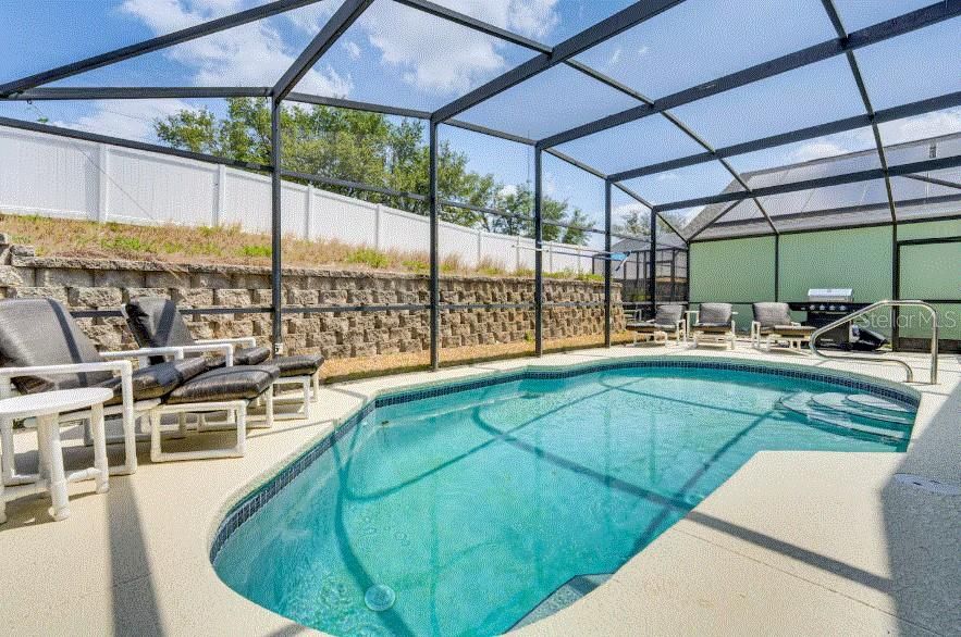 For Sale: $375,000 (5 beds, 3 baths, 1825 Square Feet)