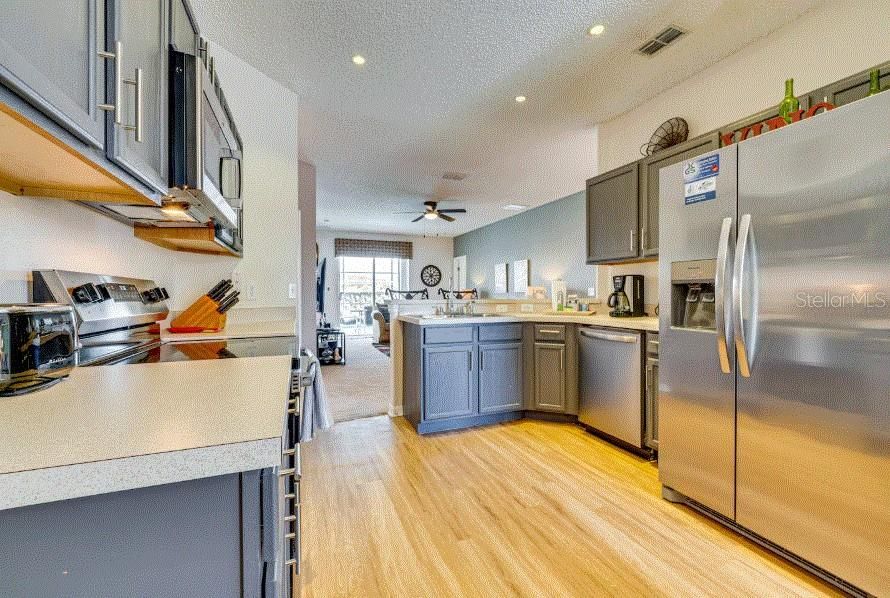 For Sale: $375,000 (5 beds, 3 baths, 1825 Square Feet)