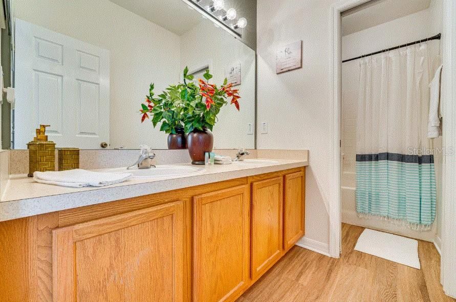For Sale: $375,000 (5 beds, 3 baths, 1825 Square Feet)