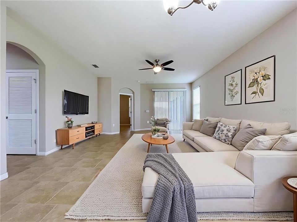 На продажу: $365,000 (3 спален, 2 ванн, 1836 Квадратных фут)