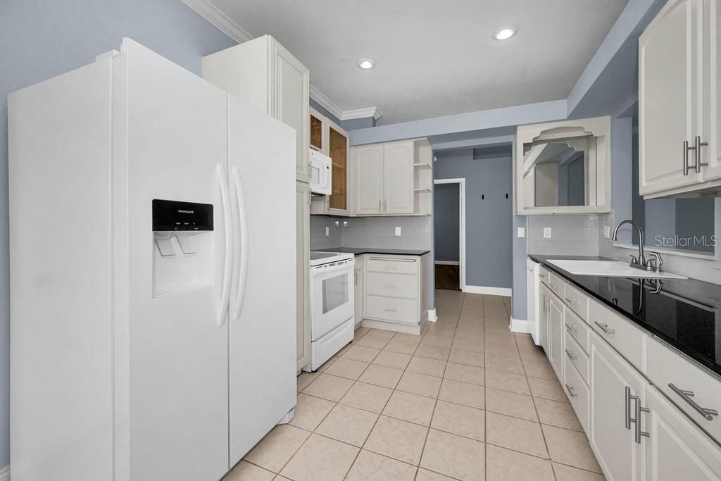 For Sale: $399,900 (4 beds, 2 baths, 1685 Square Feet)