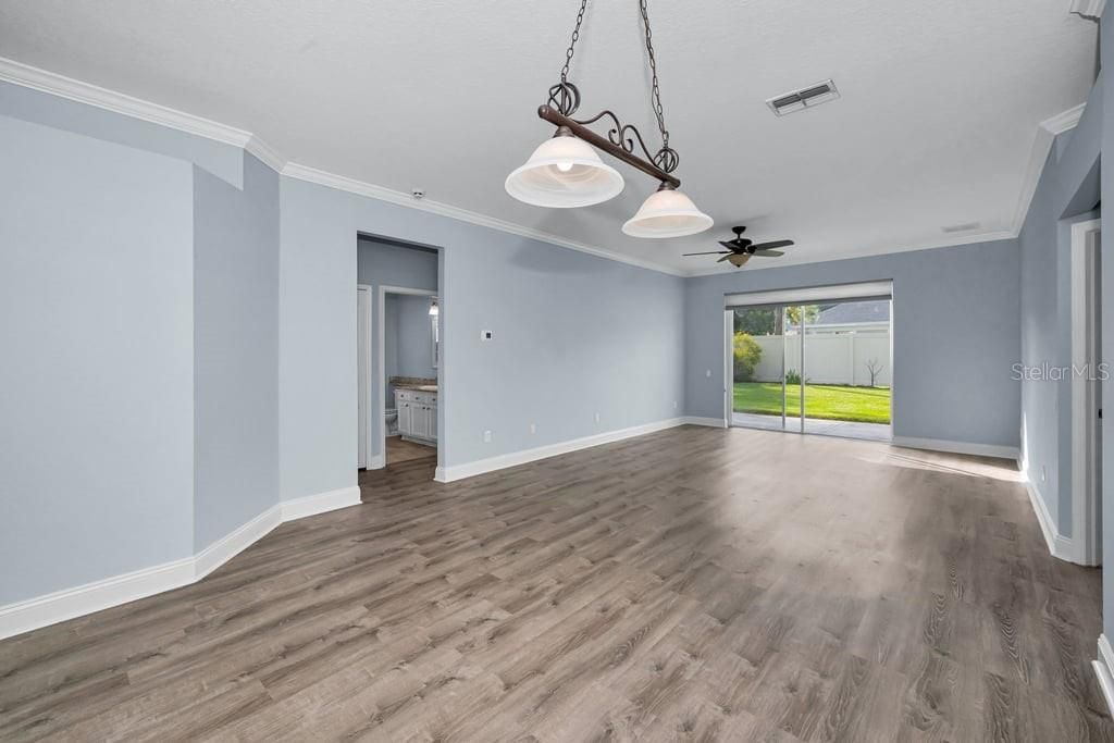 For Sale: $399,900 (4 beds, 2 baths, 1685 Square Feet)