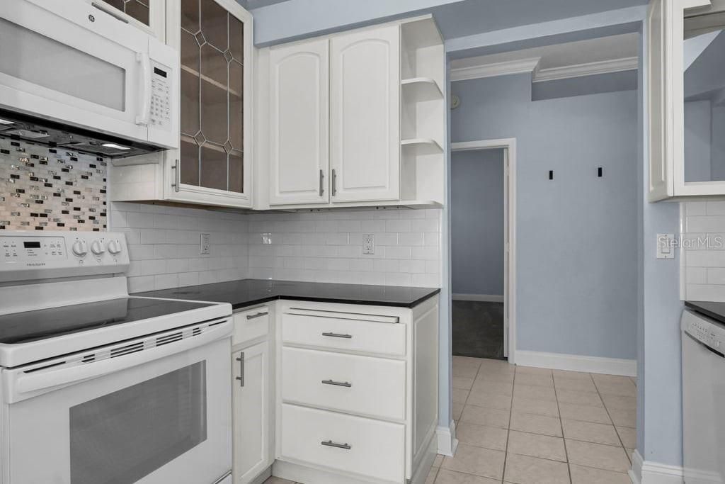 For Sale: $399,900 (4 beds, 2 baths, 1685 Square Feet)