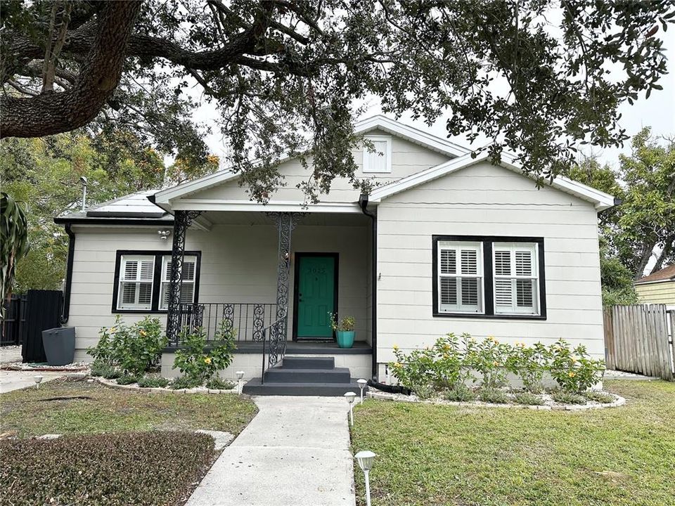 For Rent: $4,800 (4 beds, 2 baths, 1957 Square Feet)