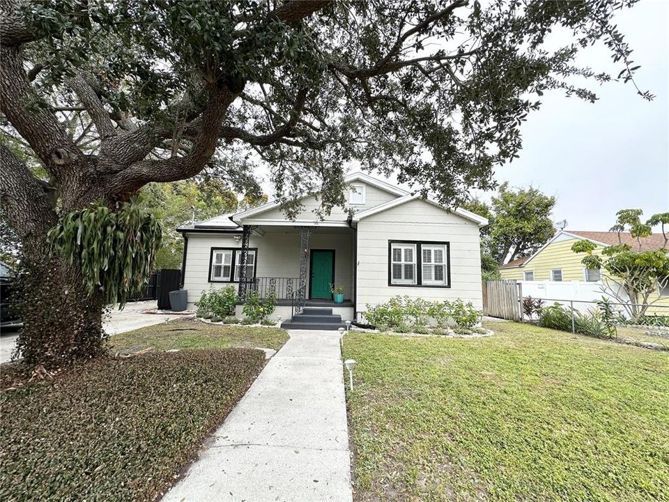 For Rent: $4,800 (4 beds, 2 baths, 1957 Square Feet)