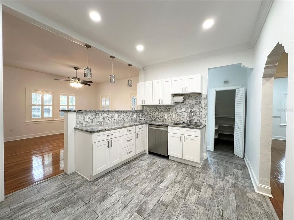 For Rent: $4,800 (4 beds, 2 baths, 1957 Square Feet)