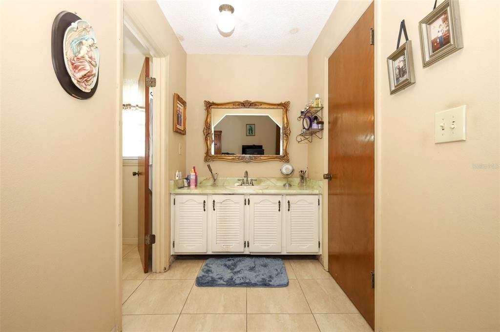 En Venta: $495,000 (4 camas, 3 baños, 3016 Pies cuadrados)