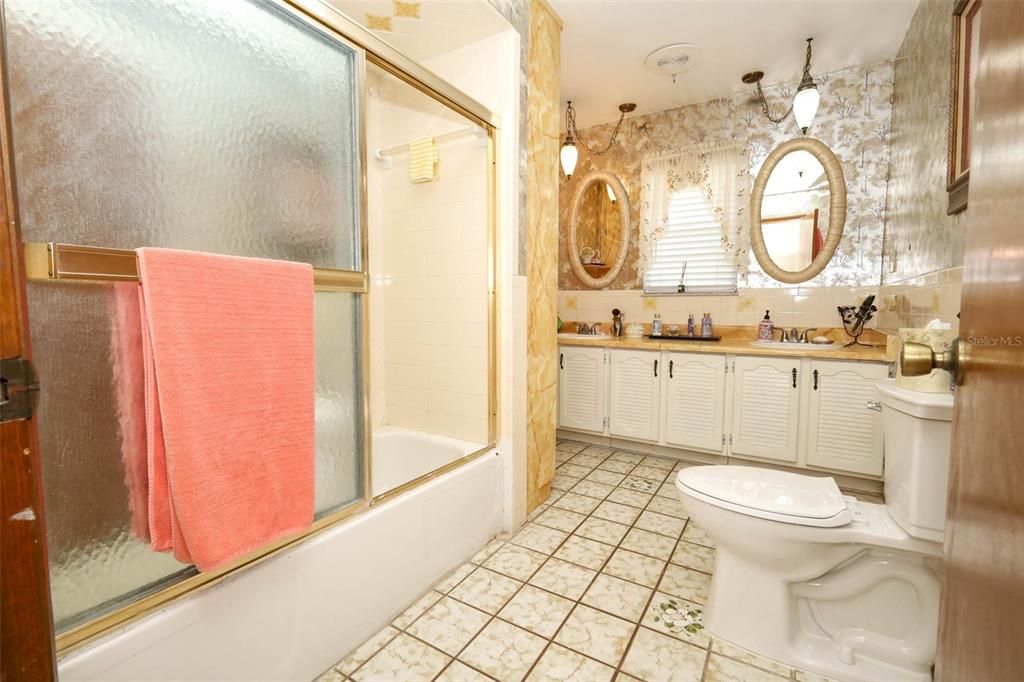 En Venta: $495,000 (4 camas, 3 baños, 3016 Pies cuadrados)