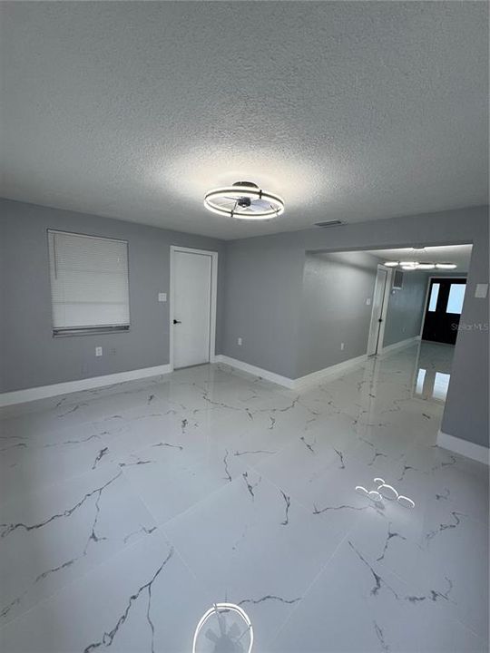 Activo con contrato: $254,000 (2 camas, 1 baños, 1056 Pies cuadrados)