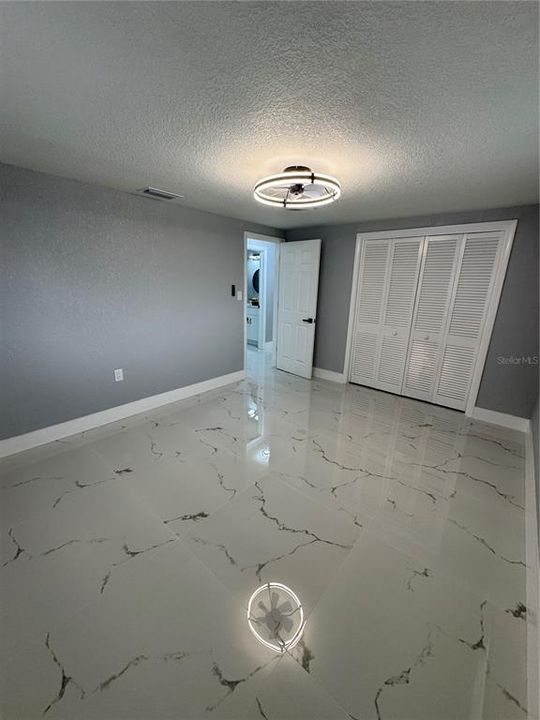 Activo con contrato: $254,000 (2 camas, 1 baños, 1056 Pies cuadrados)
