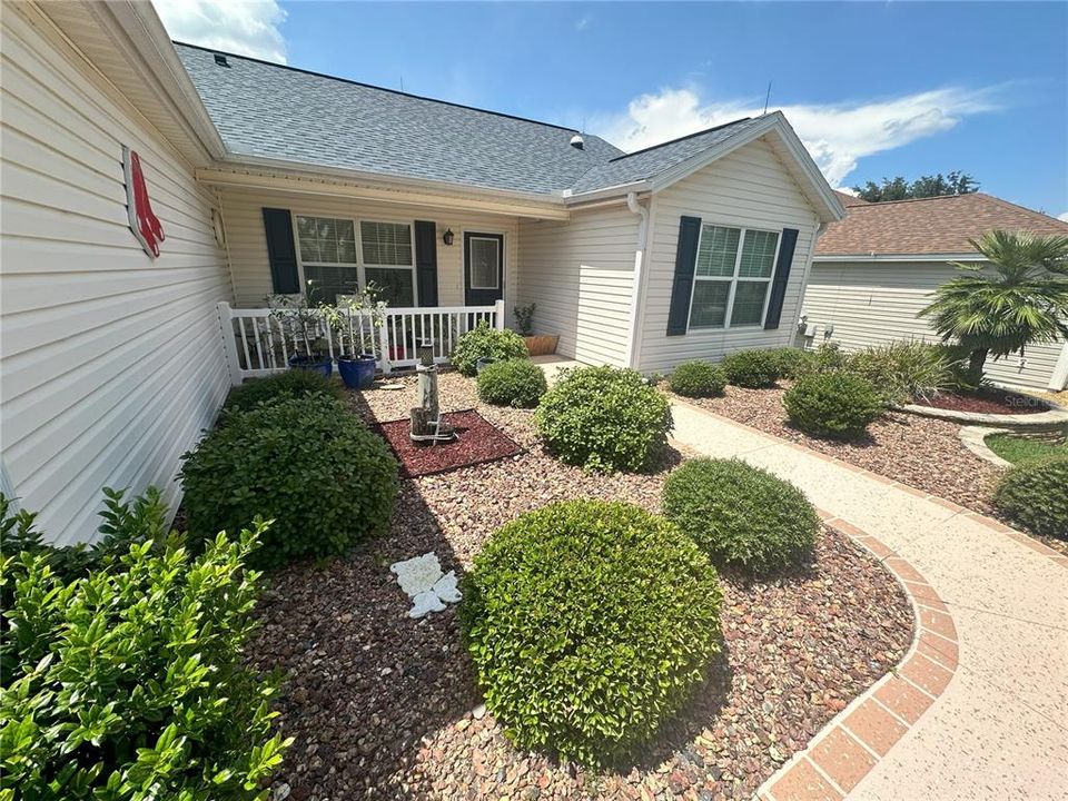 For Rent: $2,500 (3 beds, 2 baths, 1557 Square Feet)