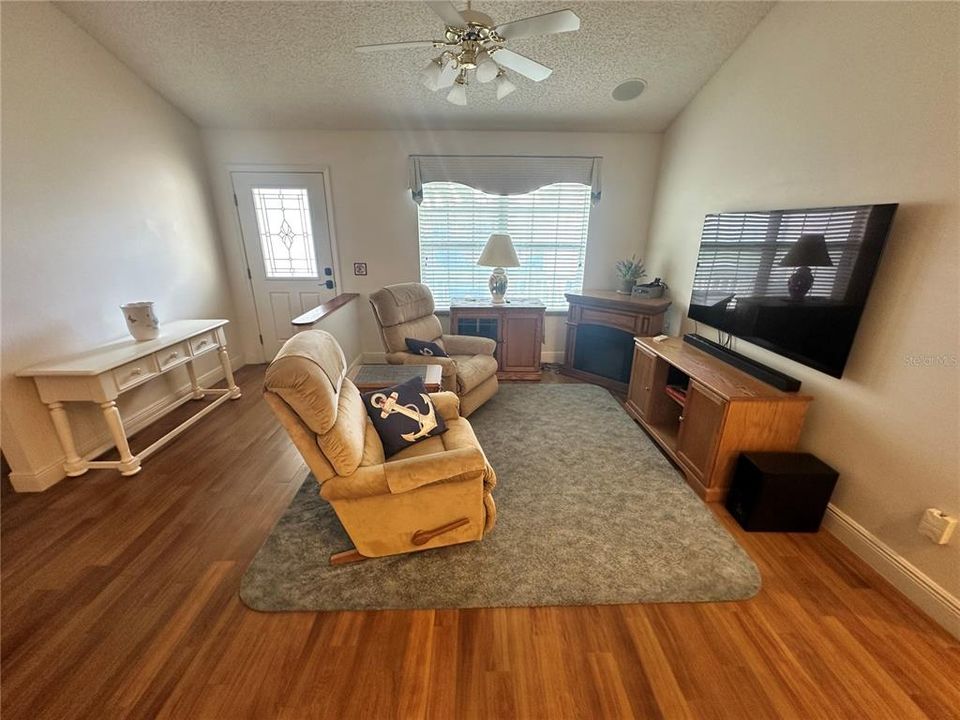 For Rent: $2,500 (3 beds, 2 baths, 1557 Square Feet)
