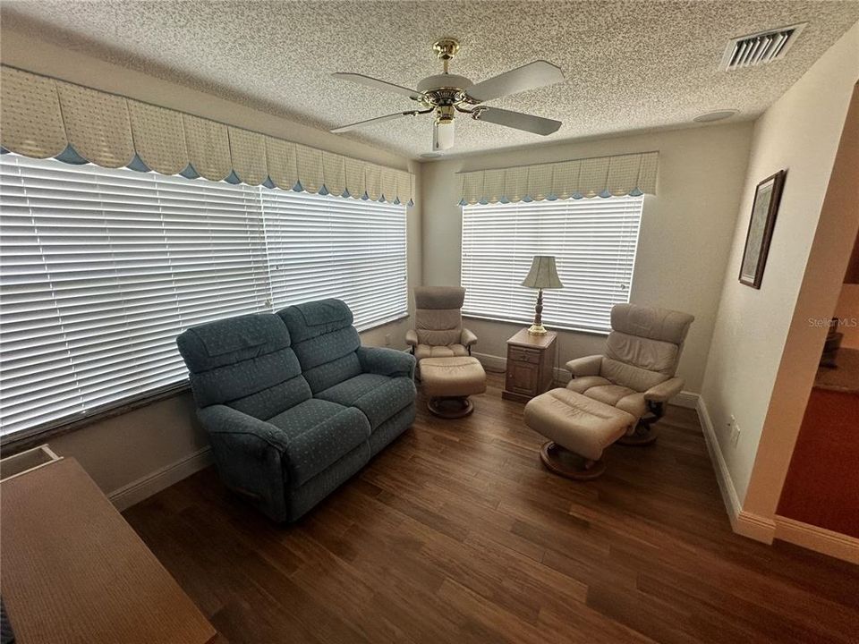 For Rent: $2,500 (3 beds, 2 baths, 1557 Square Feet)