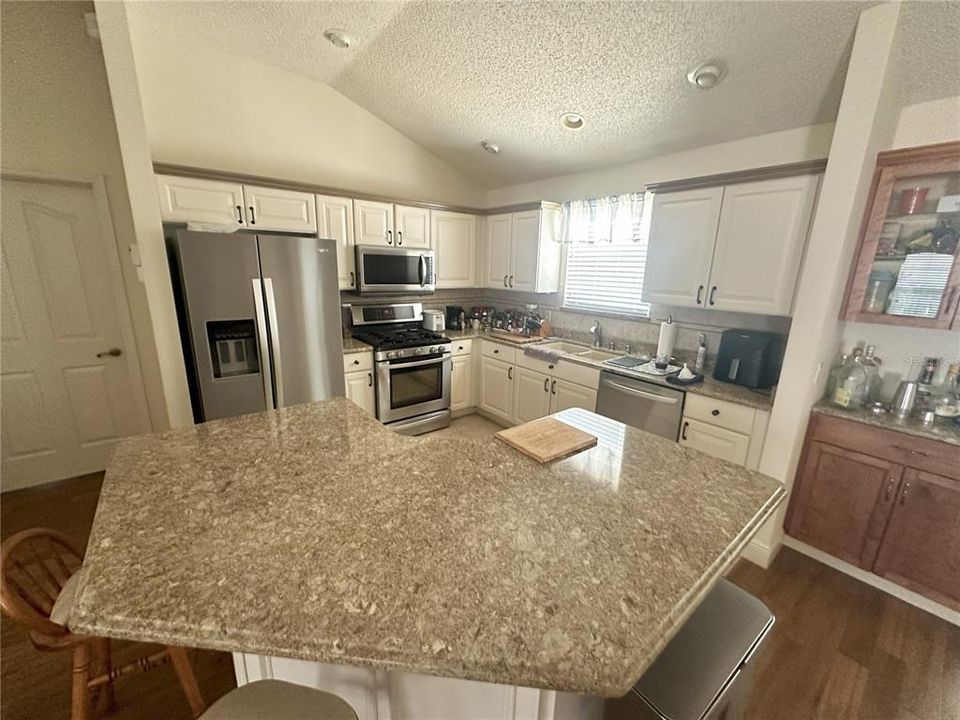 For Rent: $2,500 (3 beds, 2 baths, 1557 Square Feet)