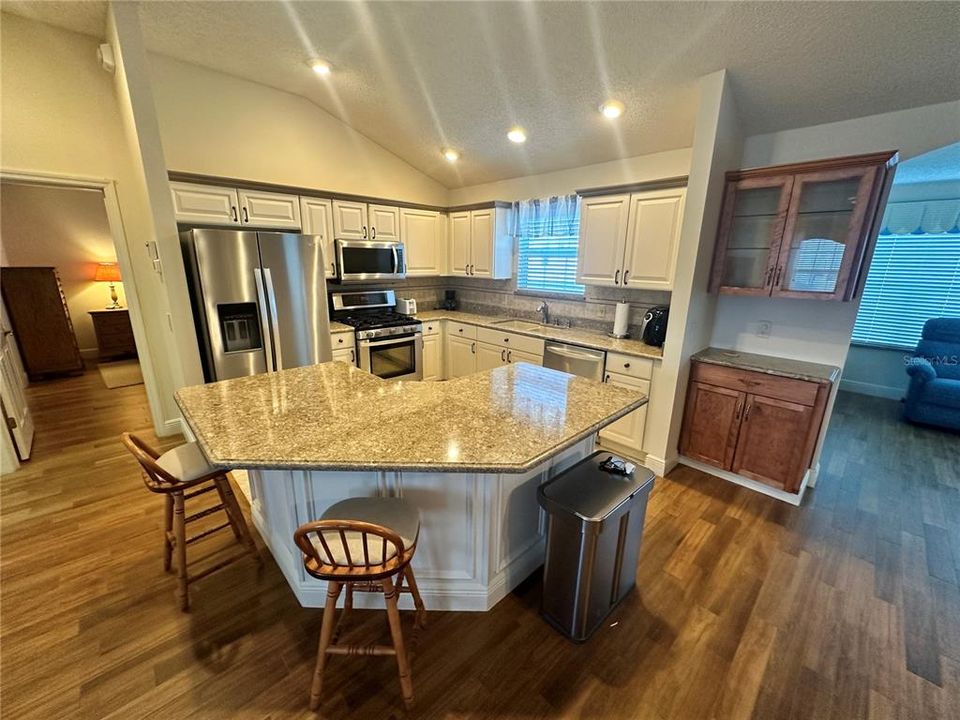 For Rent: $2,500 (3 beds, 2 baths, 1557 Square Feet)