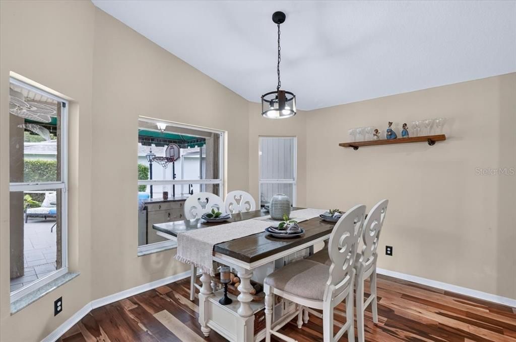 En Venta: $675,000 (4 camas, 3 baños, 2143 Pies cuadrados)