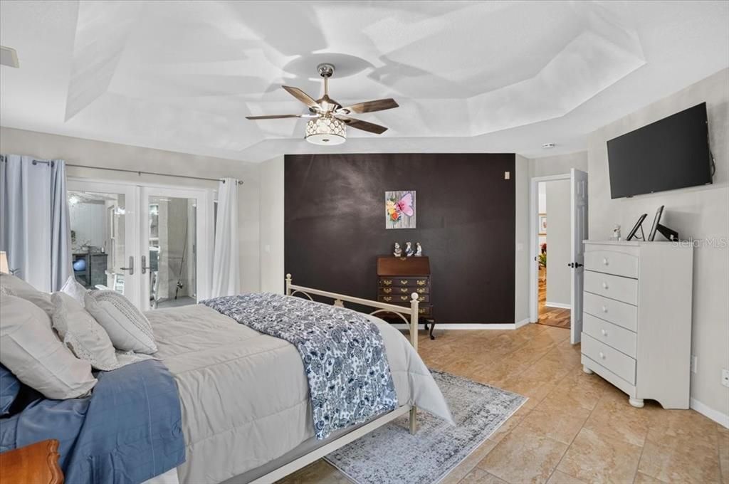 En Venta: $675,000 (4 camas, 3 baños, 2143 Pies cuadrados)