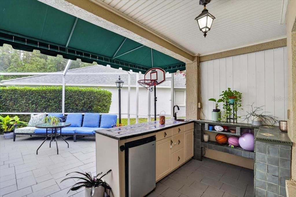 En Venta: $675,000 (4 camas, 3 baños, 2143 Pies cuadrados)