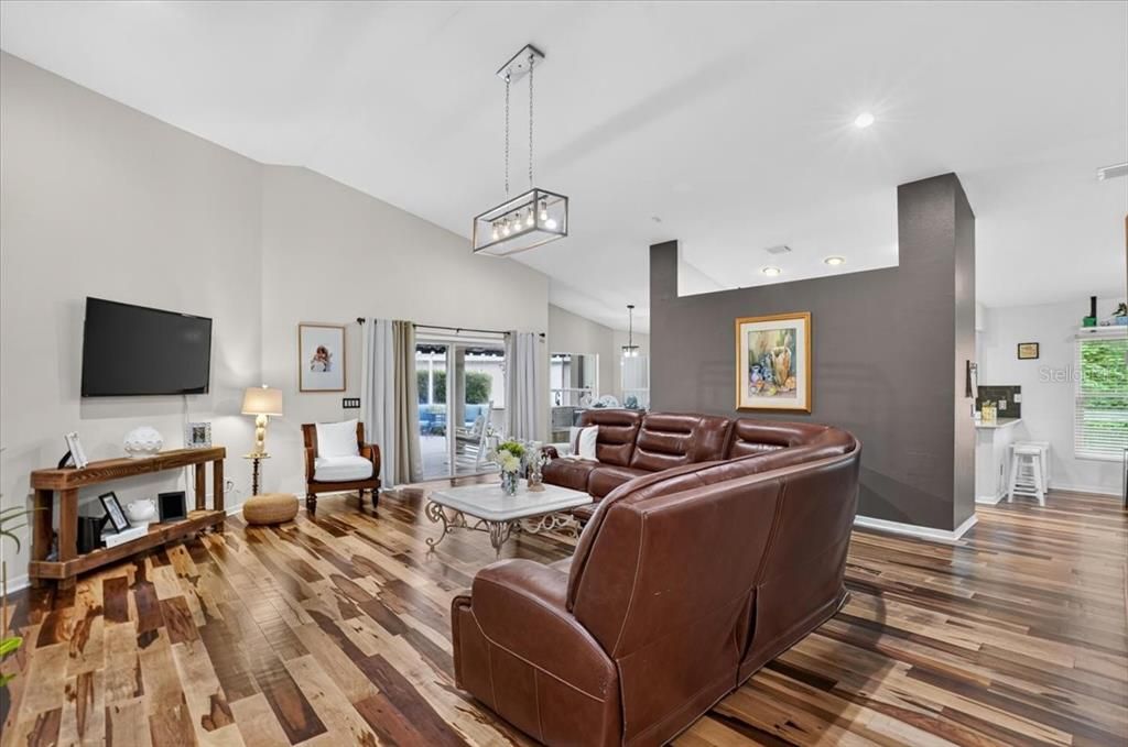 En Venta: $675,000 (4 camas, 3 baños, 2143 Pies cuadrados)