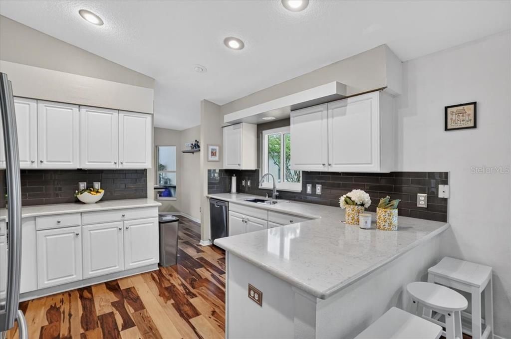 En Venta: $675,000 (4 camas, 3 baños, 2143 Pies cuadrados)