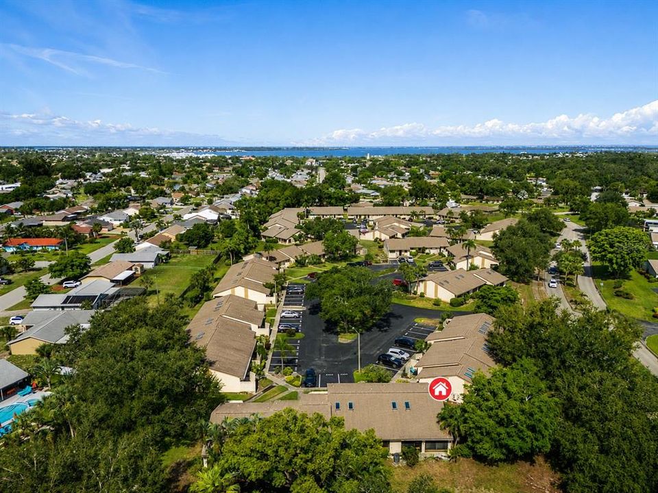 For Sale: $199,800 (2 beds, 2 baths, 1135 Square Feet)
