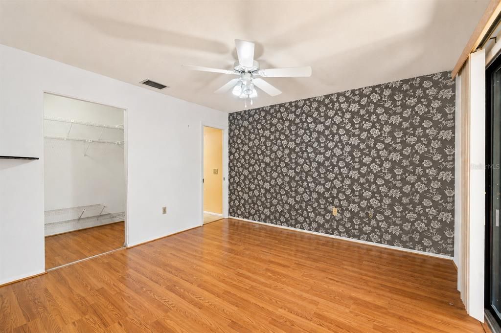 For Sale: $199,800 (2 beds, 2 baths, 1135 Square Feet)