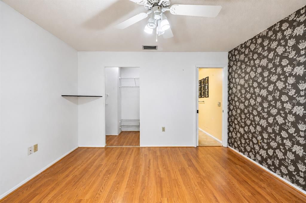 For Sale: $199,800 (2 beds, 2 baths, 1135 Square Feet)