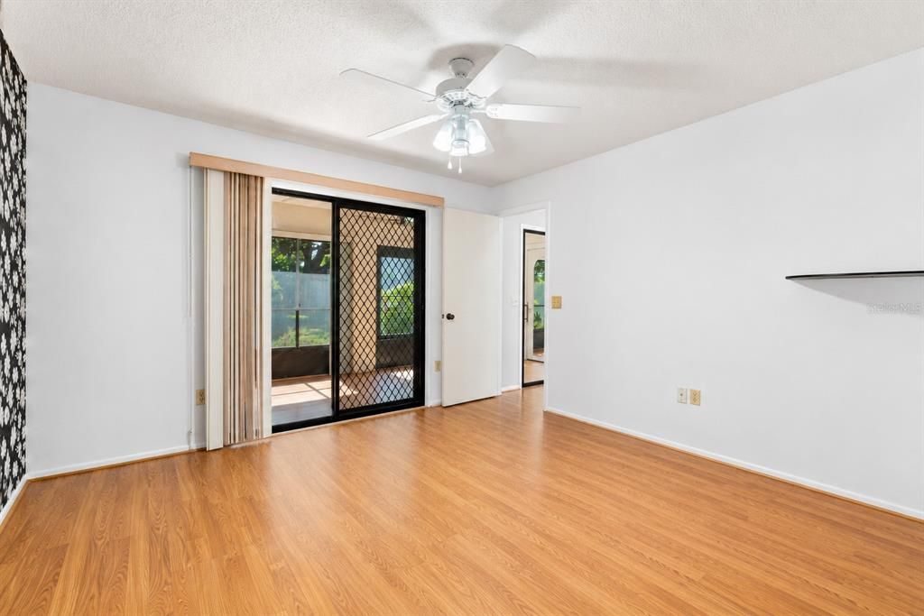 For Sale: $199,800 (2 beds, 2 baths, 1135 Square Feet)