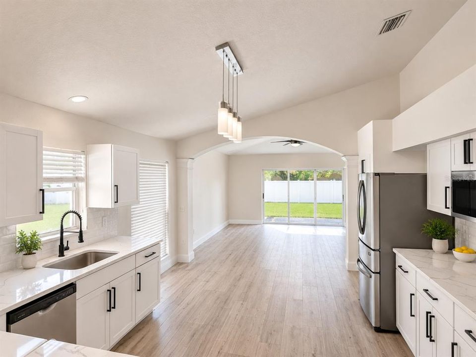 For Rent: $2,795 (4 beds, 2 baths, 1956 Square Feet)