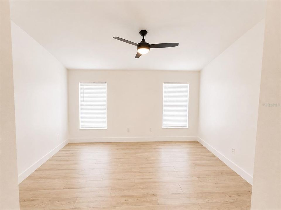 For Rent: $2,795 (4 beds, 2 baths, 1956 Square Feet)