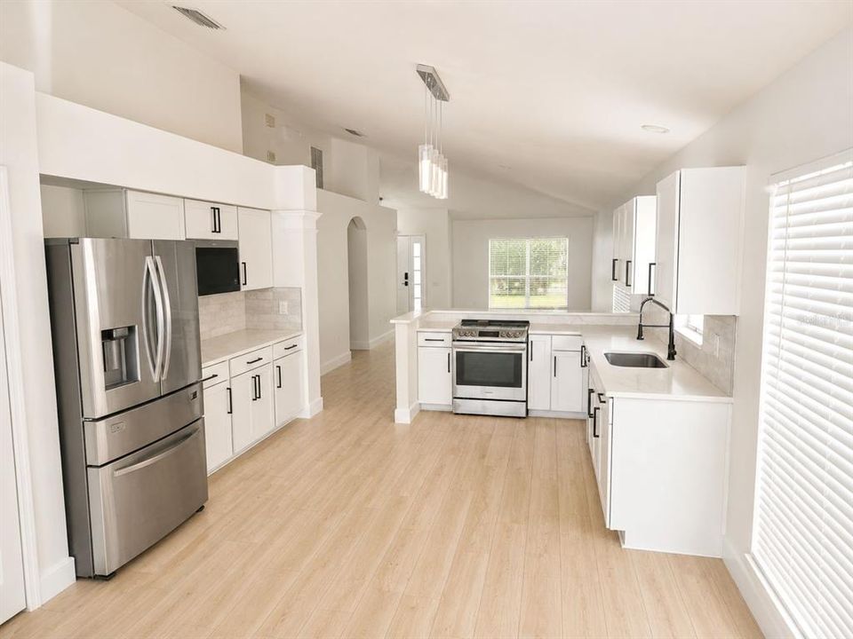For Rent: $2,795 (4 beds, 2 baths, 1956 Square Feet)