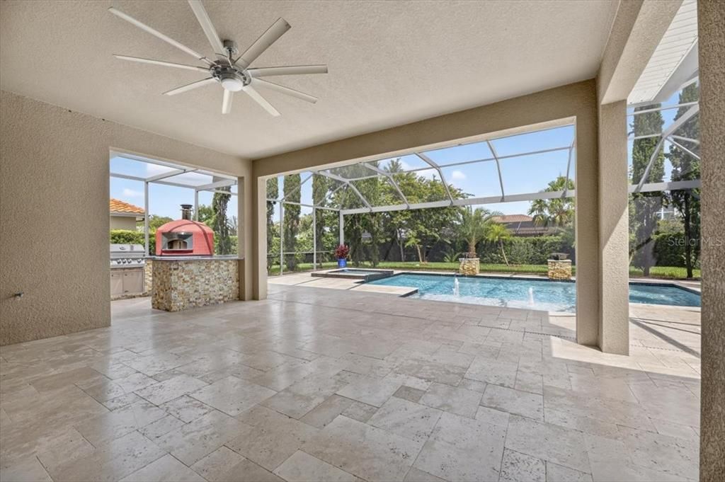 Activo con contrato: $895,000 (4 camas, 3 baños, 3576 Pies cuadrados)