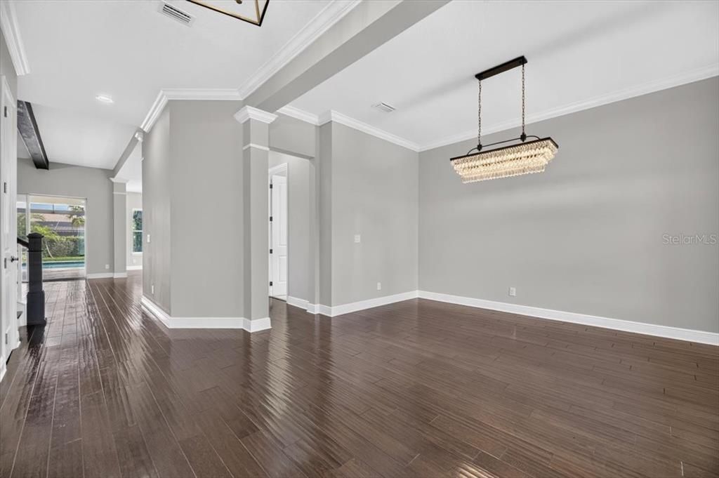 Activo con contrato: $895,000 (4 camas, 3 baños, 3576 Pies cuadrados)
