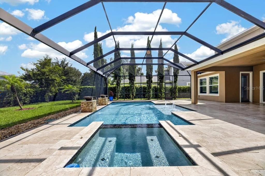 Activo con contrato: $895,000 (4 camas, 3 baños, 3576 Pies cuadrados)