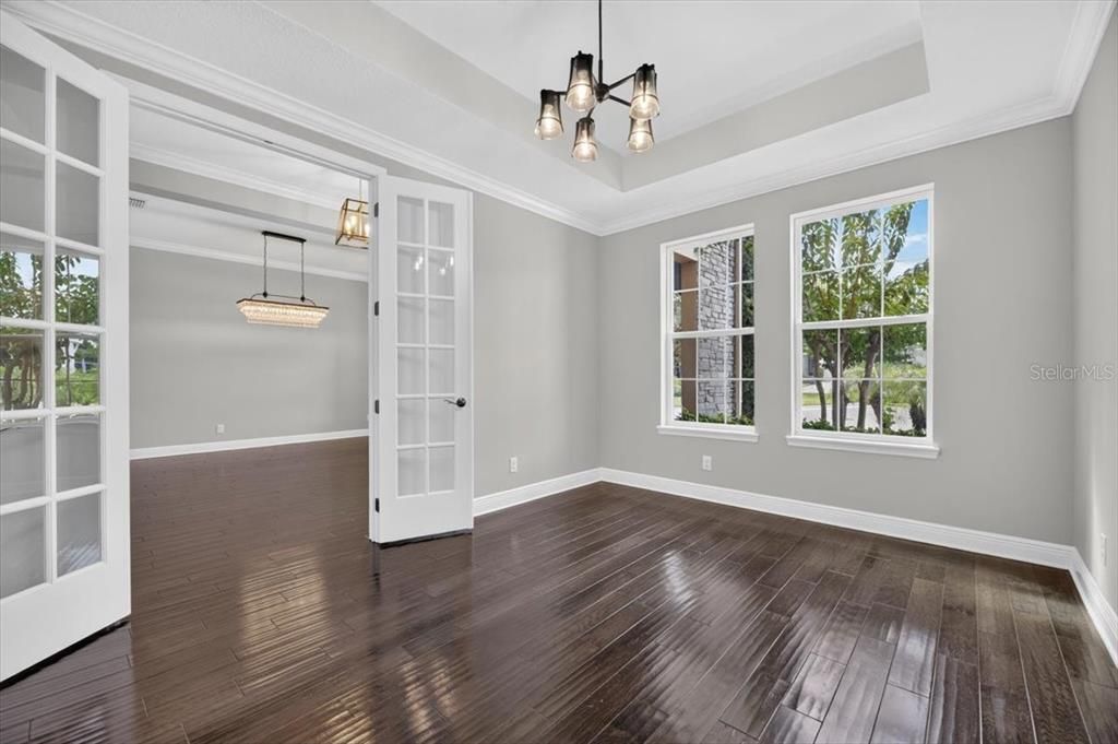 Activo con contrato: $895,000 (4 camas, 3 baños, 3576 Pies cuadrados)