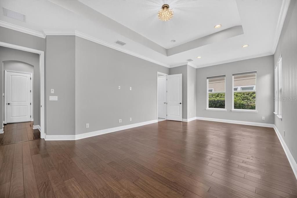 Activo con contrato: $895,000 (4 camas, 3 baños, 3576 Pies cuadrados)